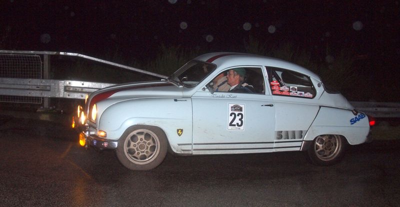 Kurt Johansen og Karsten Kroer fra Randers stiller op i feltets næstældste bil, en Saab 96 GT 850 fra 1964.